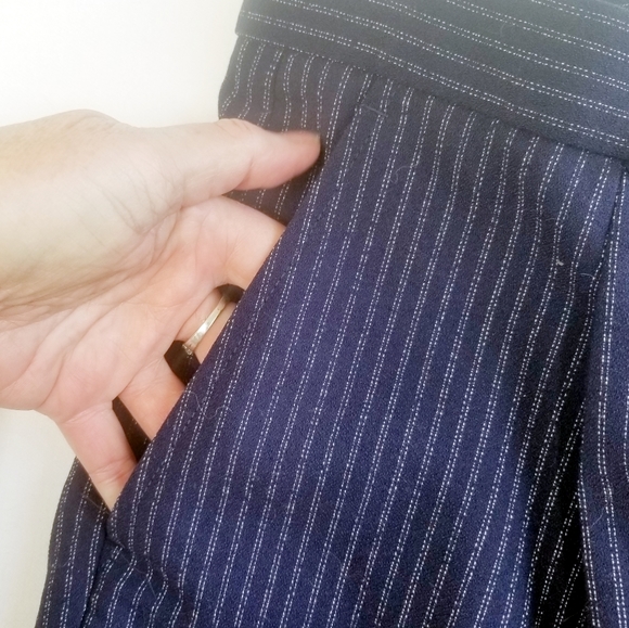 Banana Republic Front Pleat Navy Pinstripe Walking Shorts sz 10 EUC - Picture 4 of 7